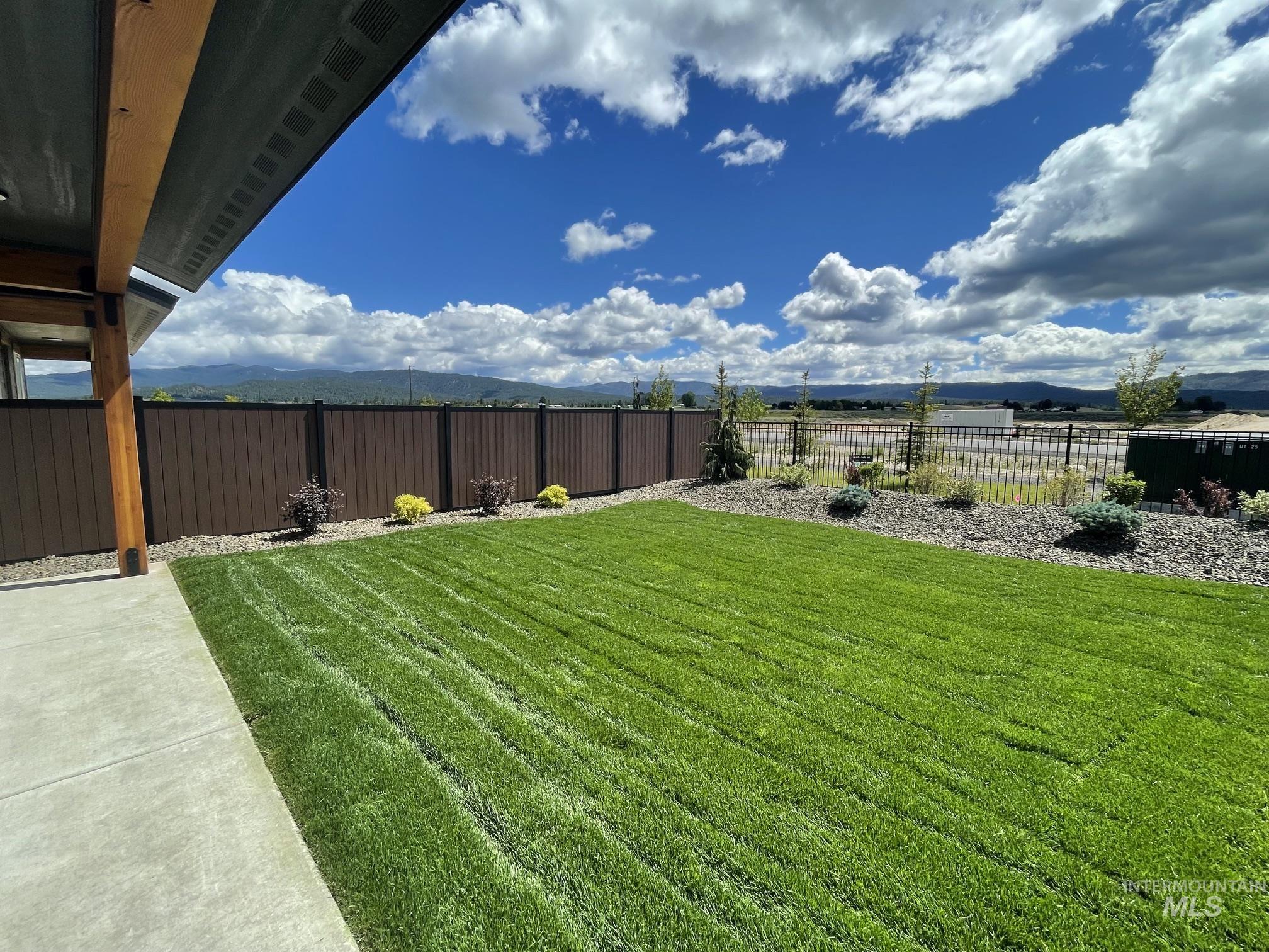 10 North Creek, Cascade, Idaho 83611, 3 Bedrooms, 2.5 Bathrooms, Residential For Sale, Price $549,000,MLS 98988709