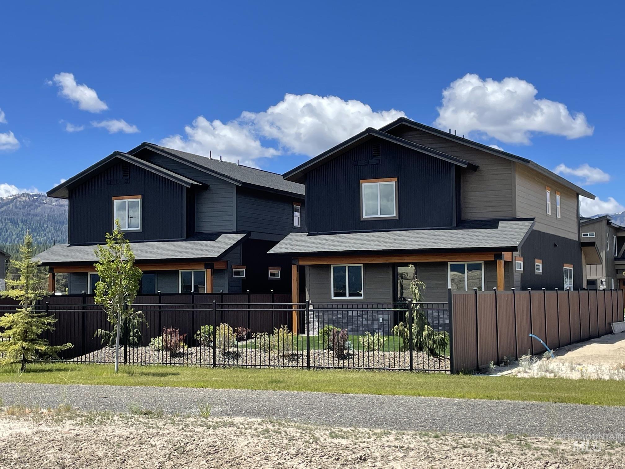 10 North Creek, Cascade, Idaho 83611, 3 Bedrooms, 2.5 Bathrooms, Residential For Sale, Price $549,000,MLS 98988709