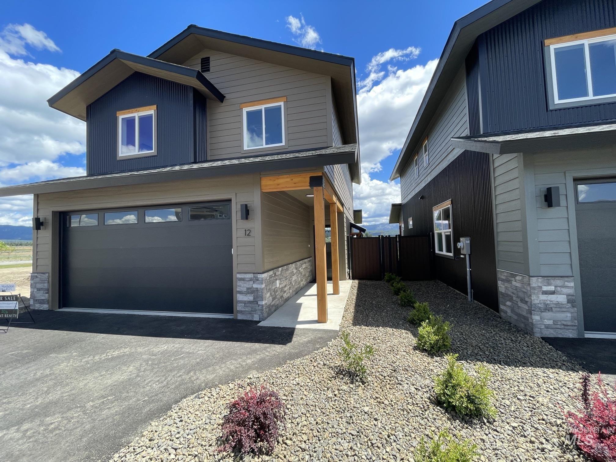 12 North Creek, Cascade, Idaho 83611, 3 Bedrooms, 2.5 Bathrooms, Residential For Sale, Price $549,000,MLS 98988710