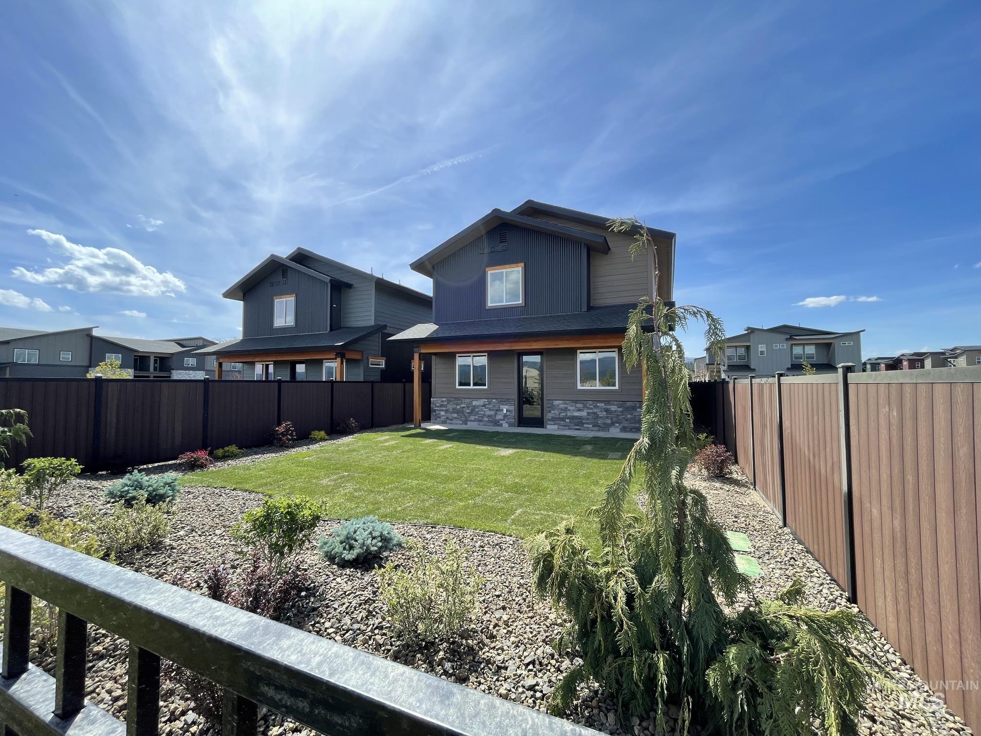 12 North Creek, Cascade, Idaho 83611, 3 Bedrooms, 2.5 Bathrooms, Residential For Sale, Price $549,000,MLS 98988710