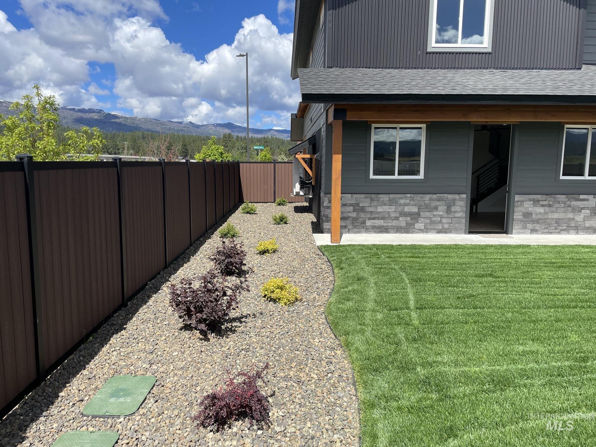 12 North Creek, Cascade, Idaho 83611, 3 Bedrooms, 2.5 Bathrooms, Residential For Sale, Price $549,000,MLS 98988710