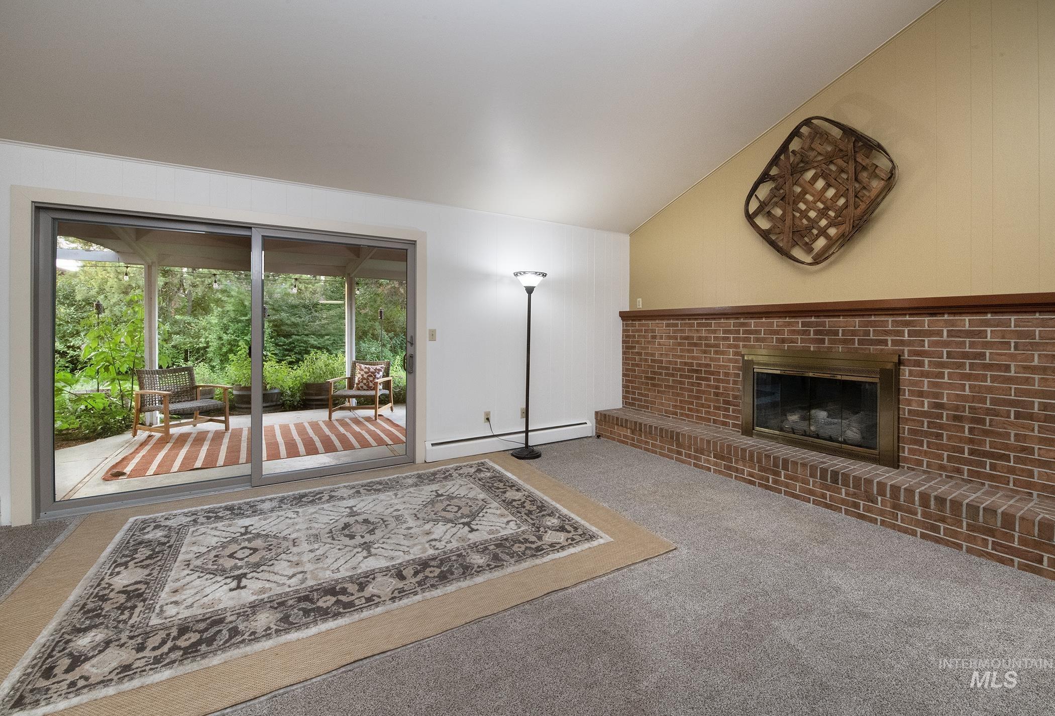 1281 Moore Way, Ontario, Oregon 97914, 3 Bedrooms, 2 Bathrooms, Residential For Sale, Price $375,000, 98988717