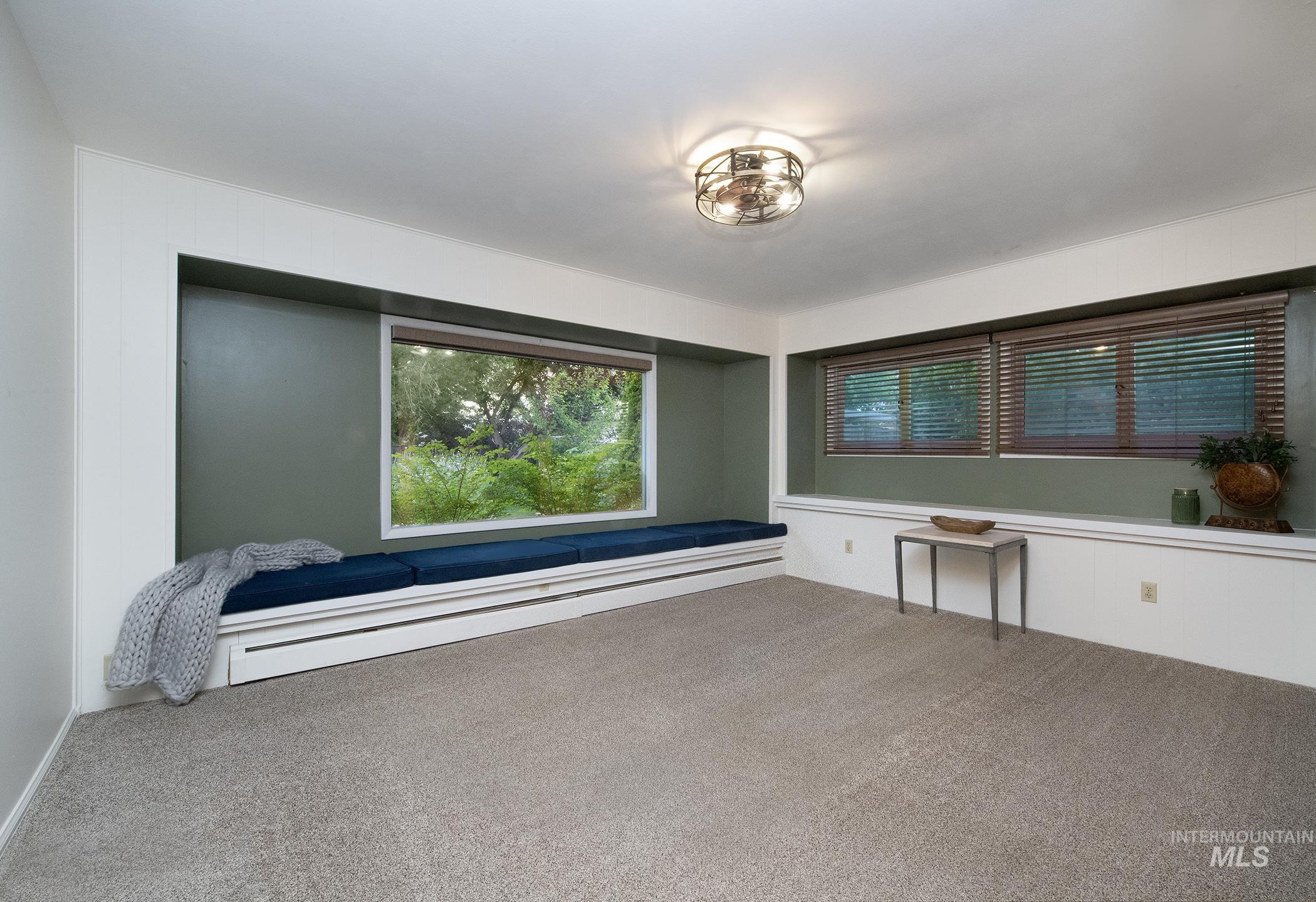 1281 Moore Way, Ontario, Oregon 97914, 3 Bedrooms, 2 Bathrooms, Residential For Sale, Price $375,000, 98988717