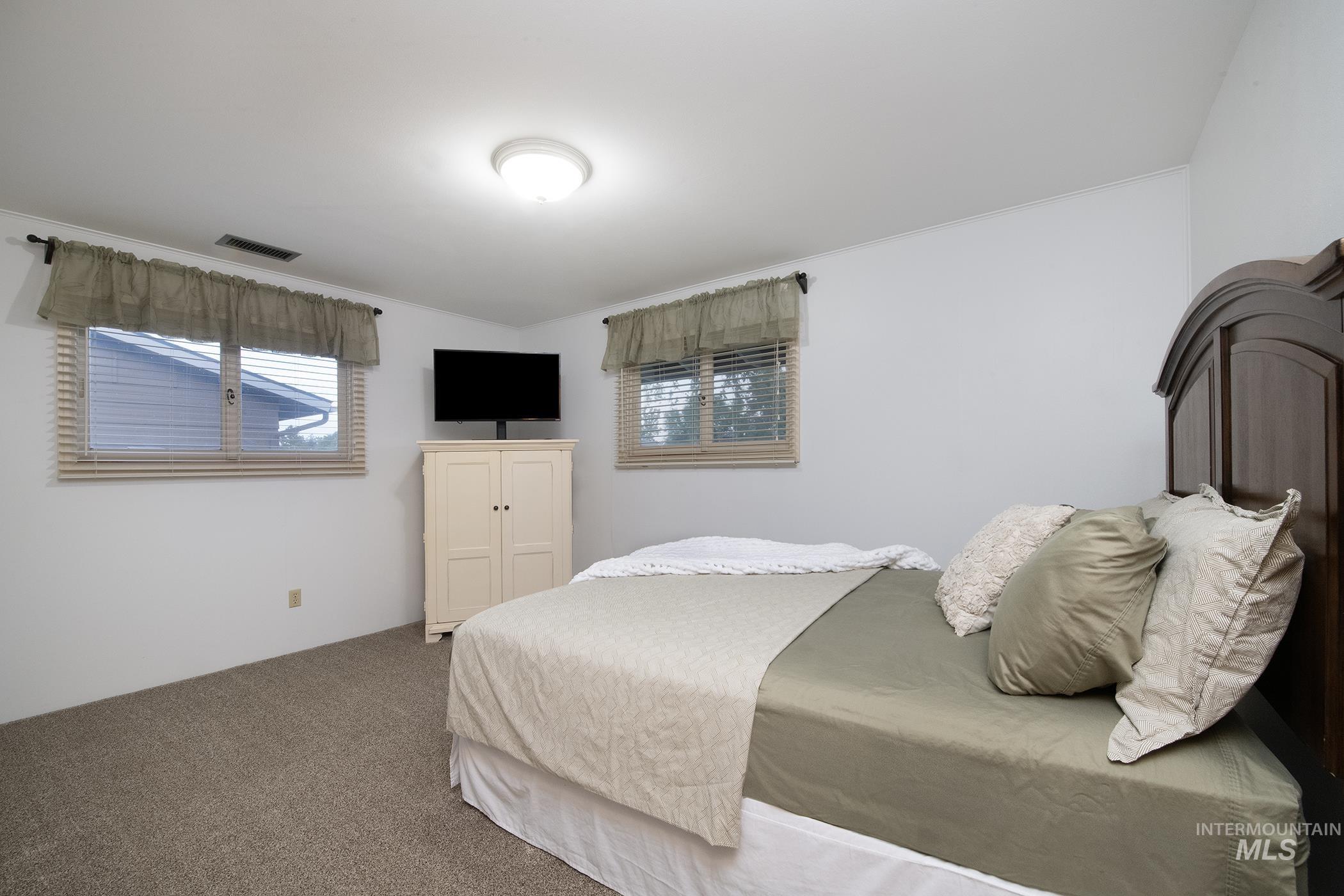 1281 Moore Way, Ontario, Oregon 97914, 3 Bedrooms, 2 Bathrooms, Residential For Sale, Price $375,000, 98988717
