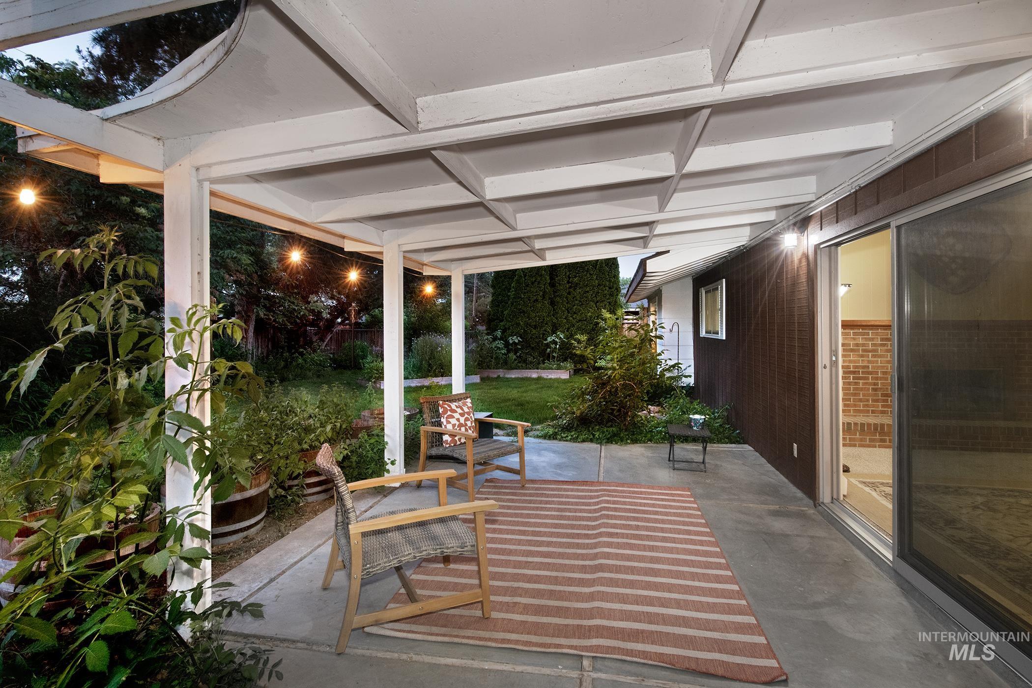 1281 Moore Way, Ontario, Oregon 97914, 3 Bedrooms, 2 Bathrooms, Residential For Sale, Price $375,000, 98988717