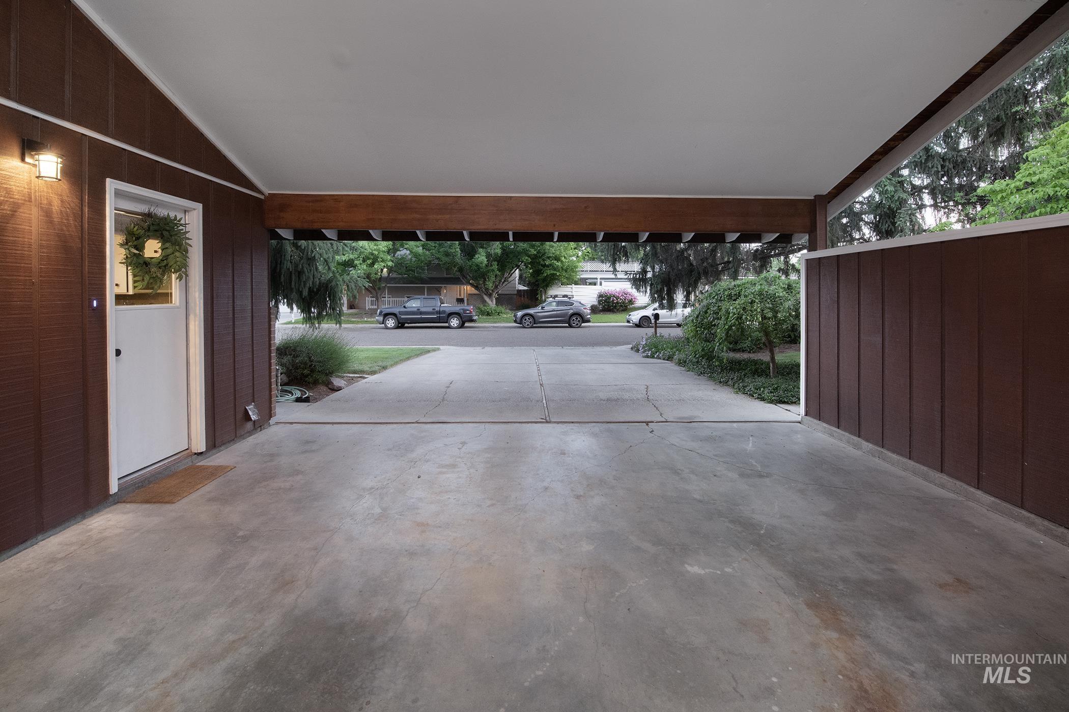 1281 Moore Way, Ontario, Oregon 97914, 3 Bedrooms, 2 Bathrooms, Residential For Sale, Price $375,000, 98988717