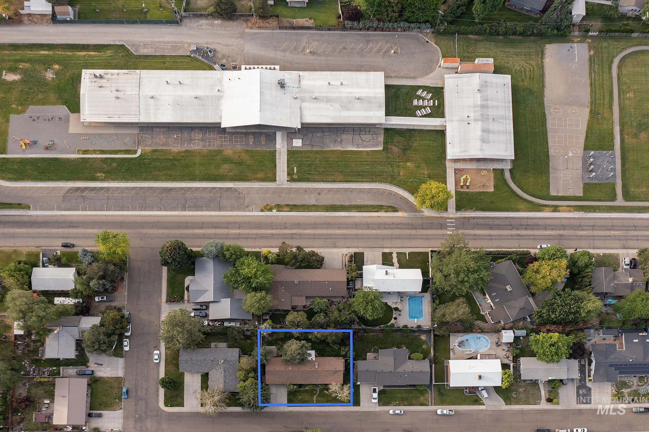 1281 Moore Way, Ontario, Oregon 97914, 3 Bedrooms, 2 Bathrooms, Residential For Sale, Price $375,000, 98988717