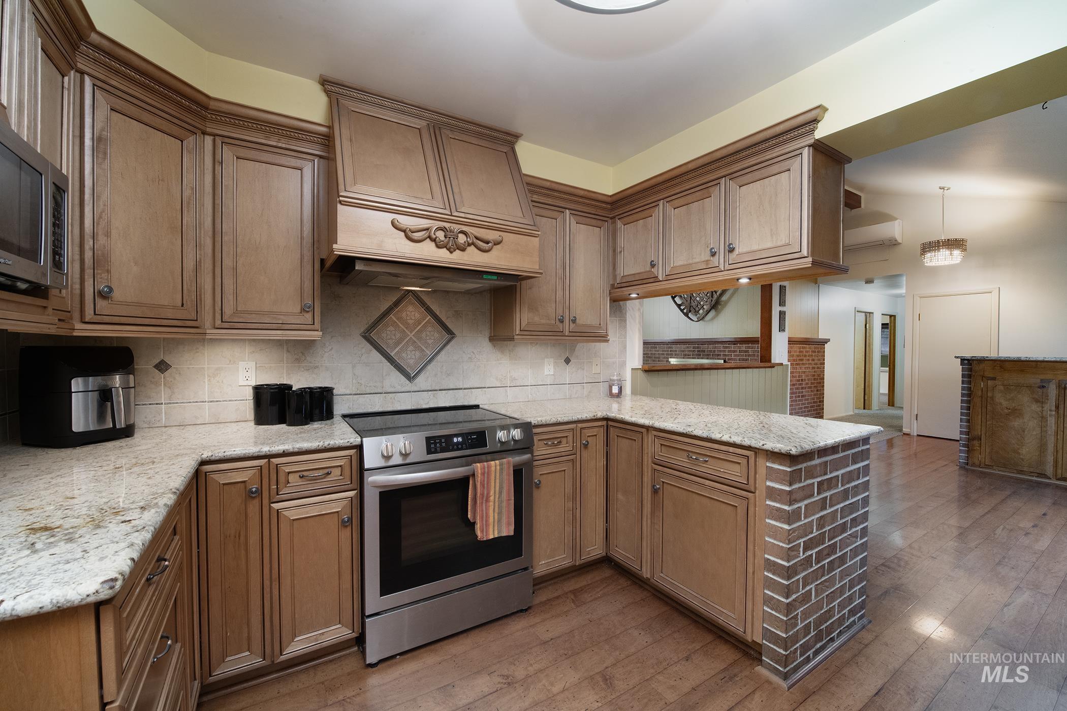 1281 Moore Way, Ontario, Oregon 97914, 3 Bedrooms, 2 Bathrooms, Residential For Sale, Price $375,000, 98988717