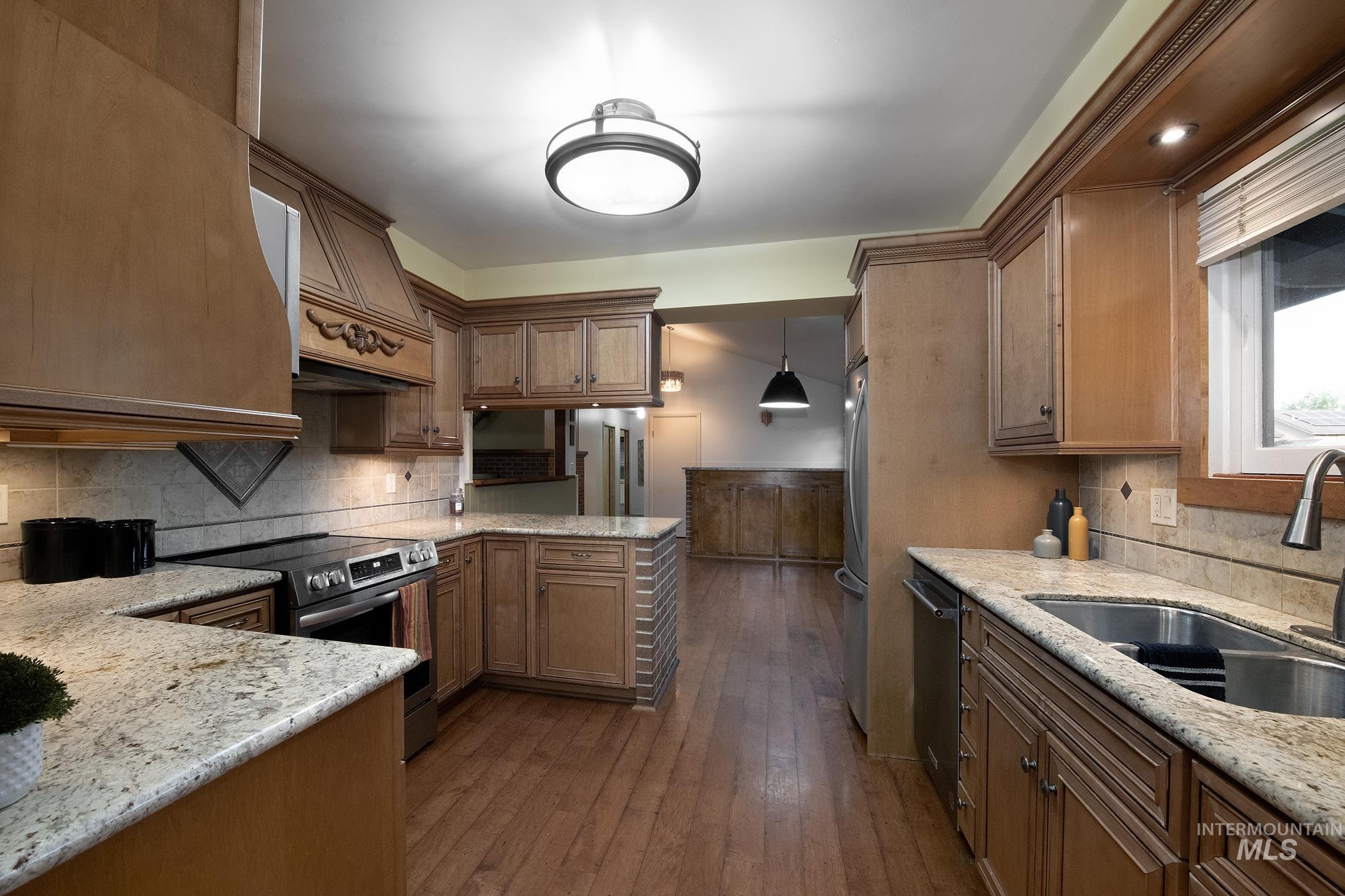 1281 Moore Way, Ontario, Oregon 97914, 3 Bedrooms, 2 Bathrooms, Residential For Sale, Price $375,000, 98988717