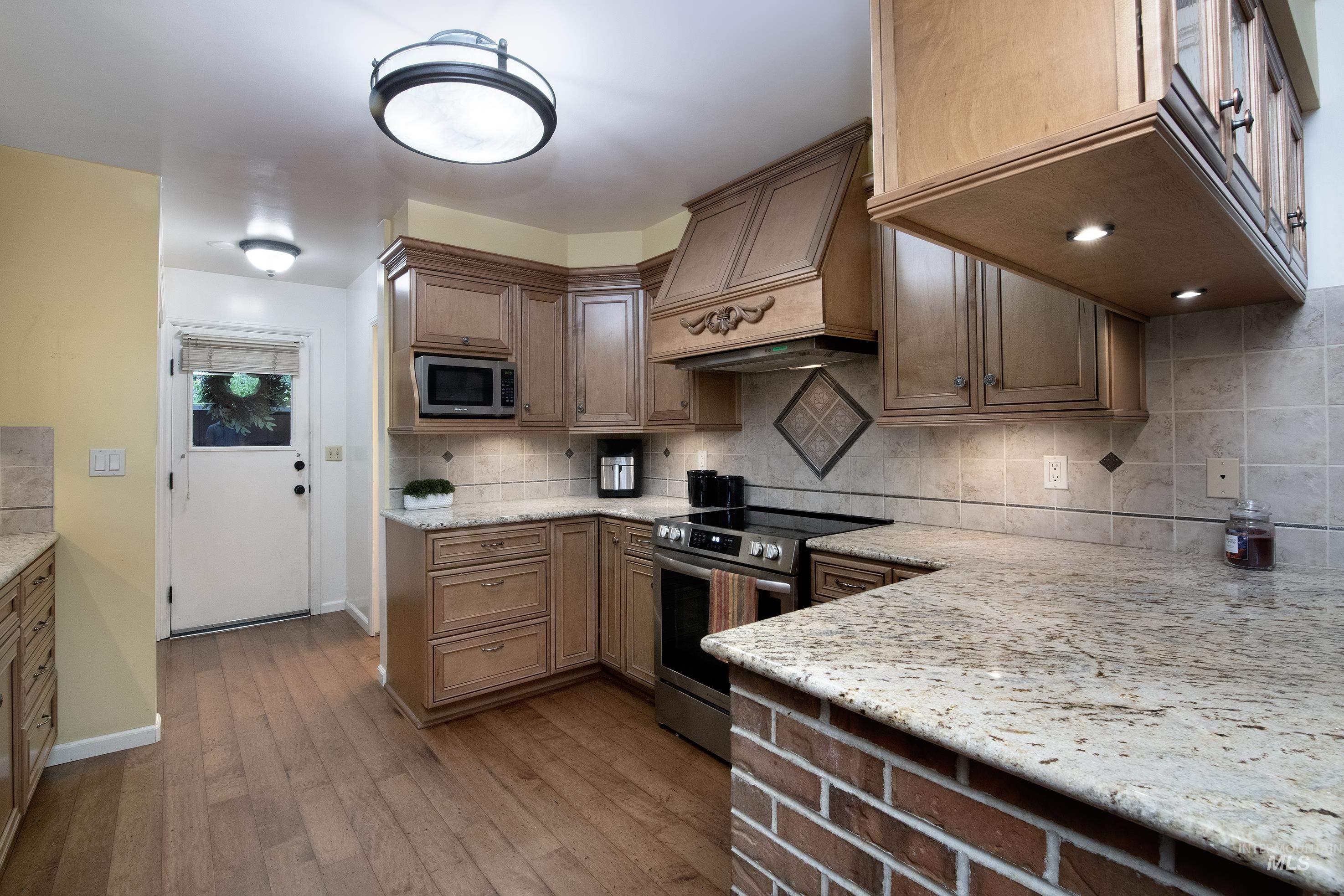 1281 Moore Way, Ontario, Oregon 97914, 3 Bedrooms, 2 Bathrooms, Residential For Sale, Price $375,000, 98988717