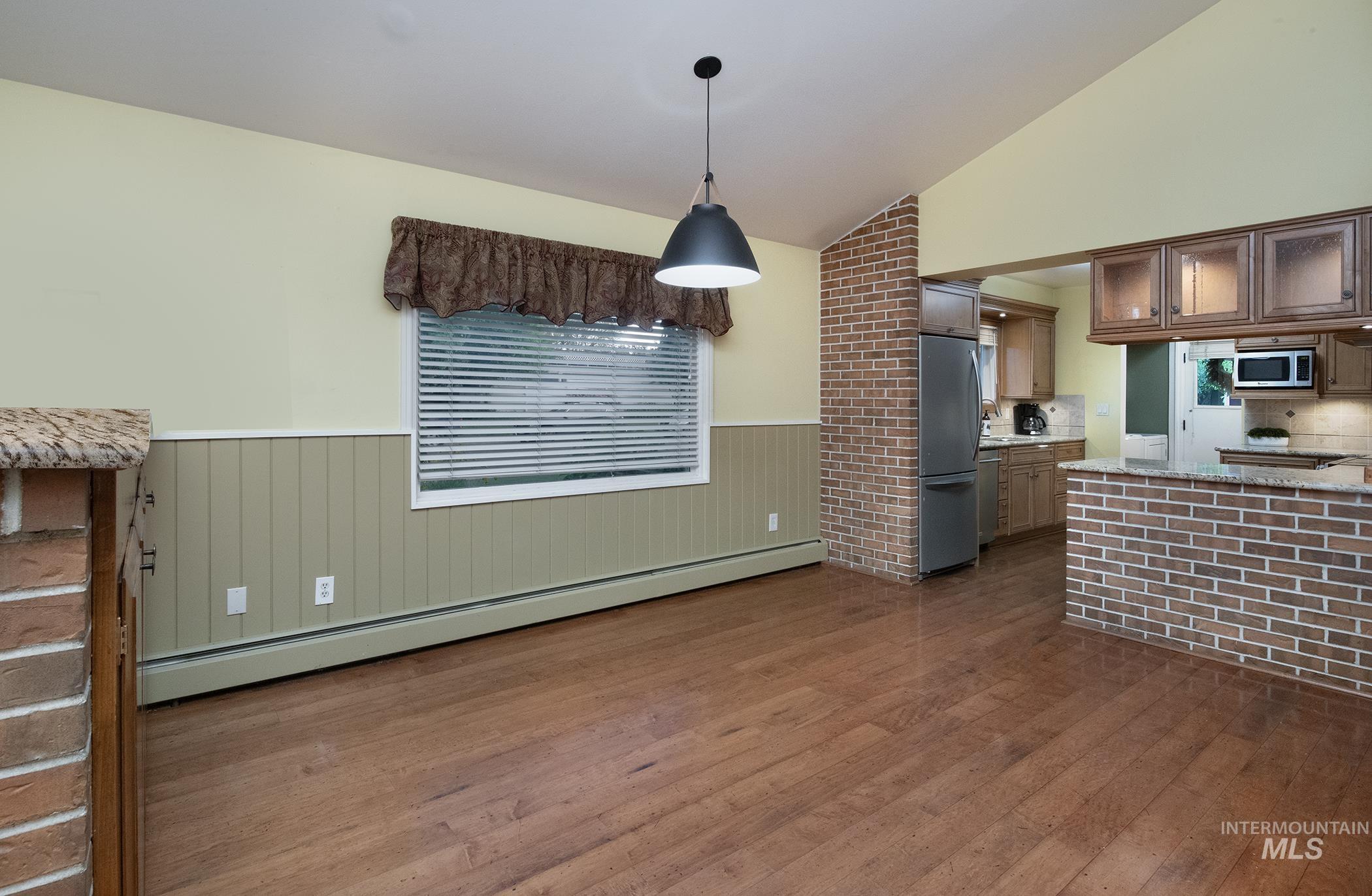 1281 Moore Way, Ontario, Oregon 97914, 3 Bedrooms, 2 Bathrooms, Residential For Sale, Price $375,000, 98988717