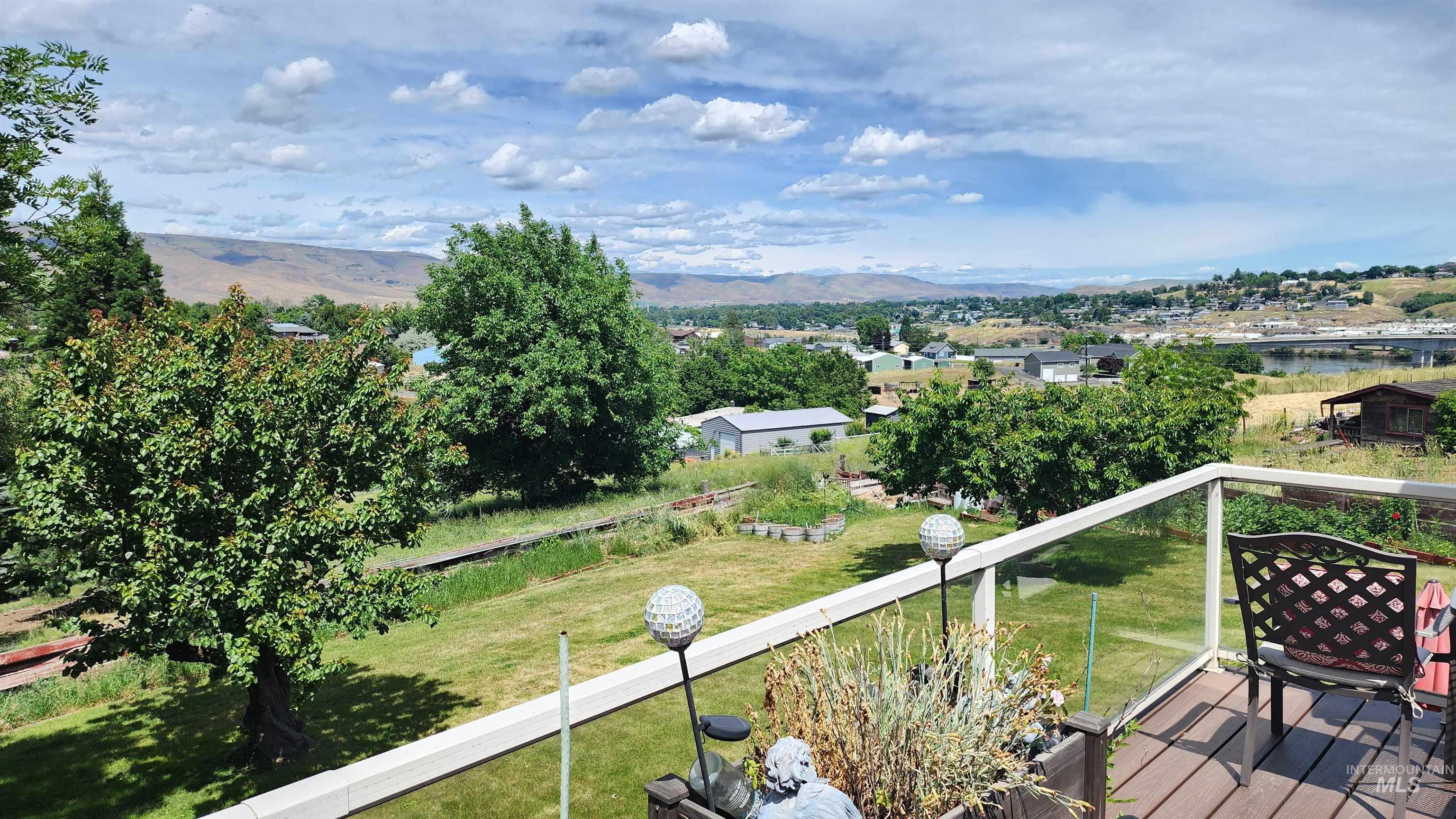 900 Walk ln, Clarkston, Washington 99403, 3 Bedrooms, 2 Bathrooms, Residential For Sale, Price $425,000,MLS 98988718