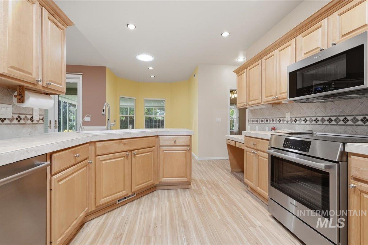 11027 W Wagon Pass, Boise, Idaho 83709, 4 Bedrooms, 3 Bathrooms, Residential For Sale, Price $609,900,MLS 98988719