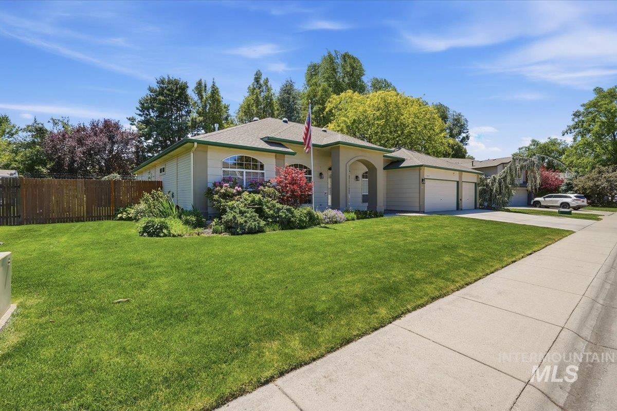11027 W Wagon Pass, Boise, Idaho 83709, 4 Bedrooms, 3 Bathrooms, Residential For Sale, Price $609,900,MLS 98988719