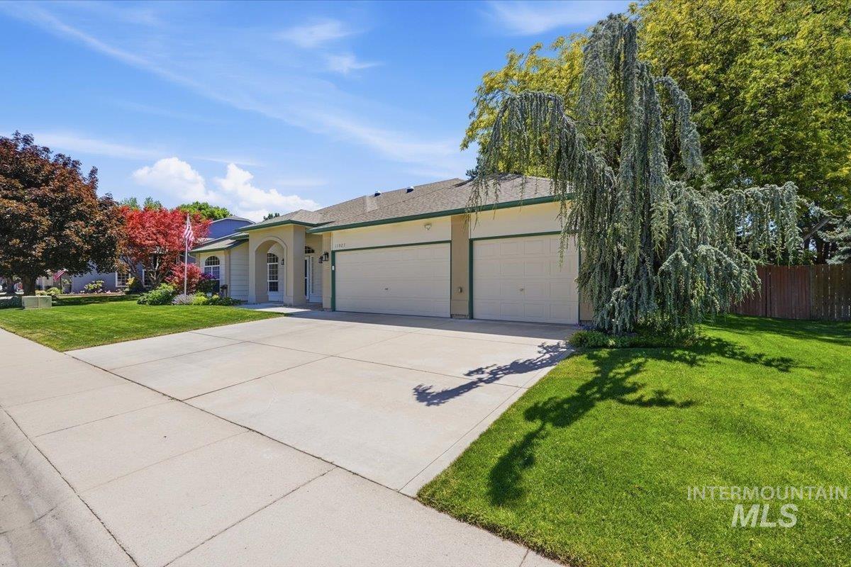11027 W Wagon Pass, Boise, Idaho 83709, 4 Bedrooms, 3 Bathrooms, Residential For Sale, Price $609,900,MLS 98988719