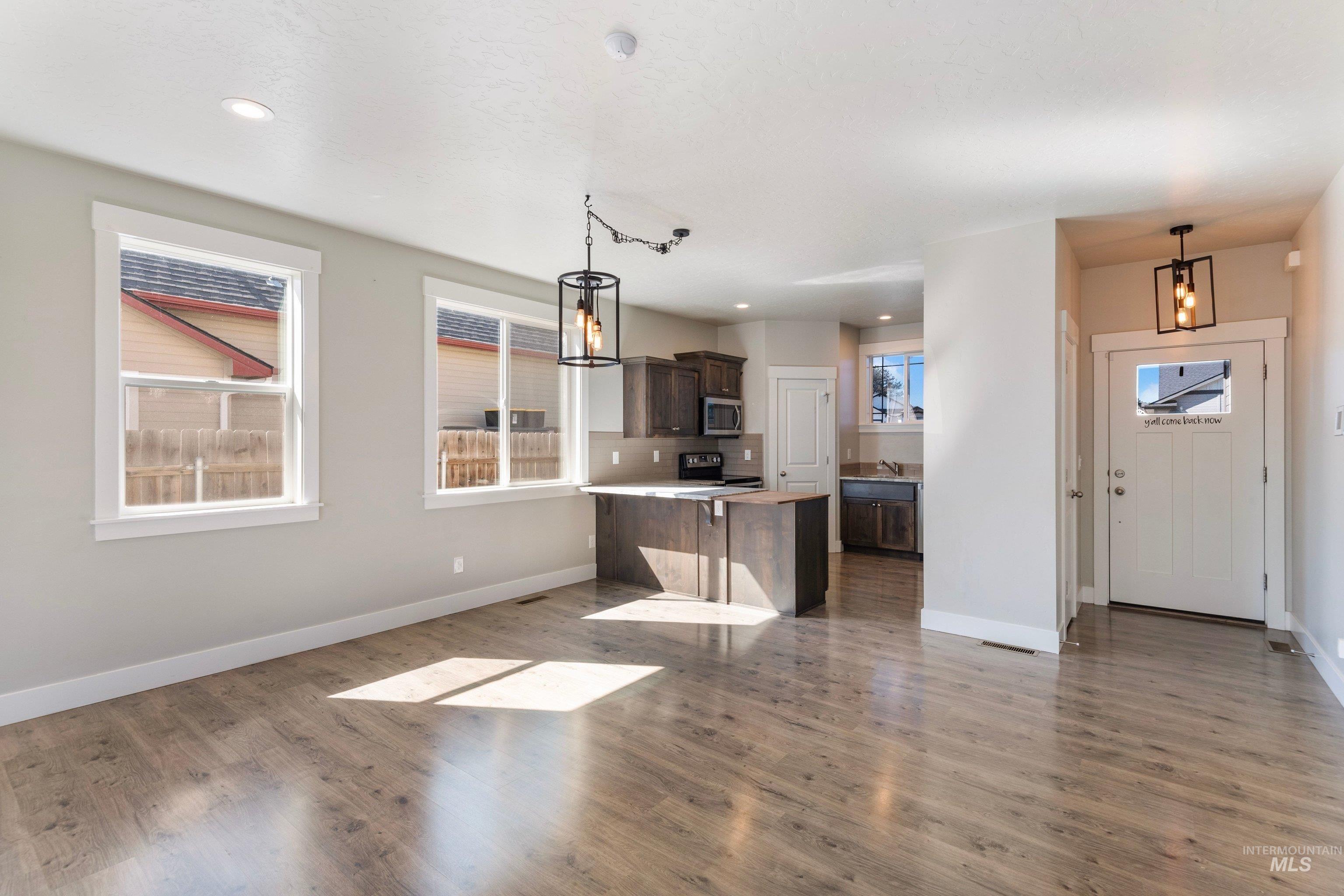 808 Brampton Dr, Caldwell, Idaho 83605, 3 Bedrooms, 2.5 Bathrooms, Residential For Sale, Price $425,000,MLS 98988726