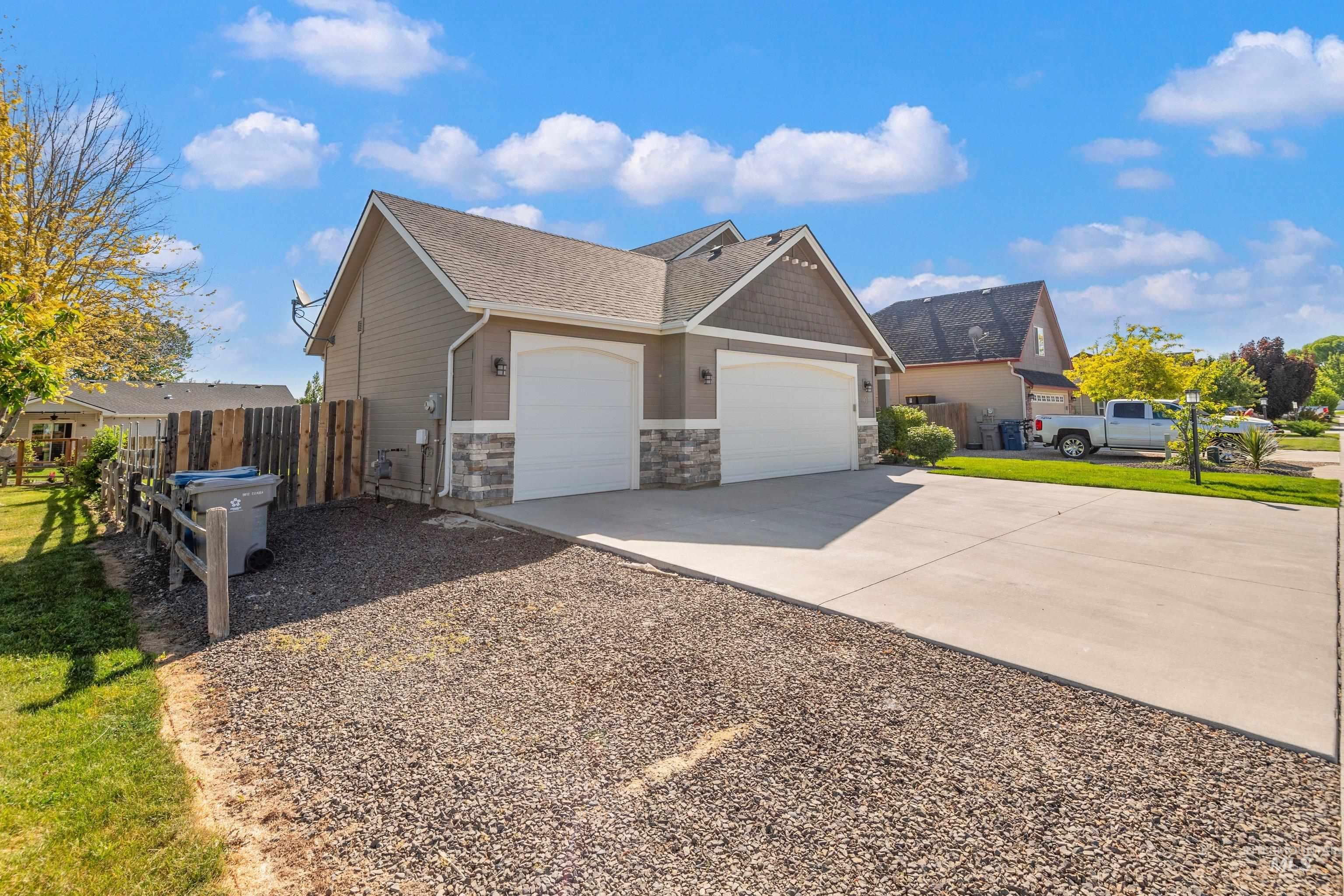 808 Brampton Dr, Caldwell, Idaho 83605, 3 Bedrooms, 2.5 Bathrooms, Residential For Sale, Price $425,000,MLS 98988726