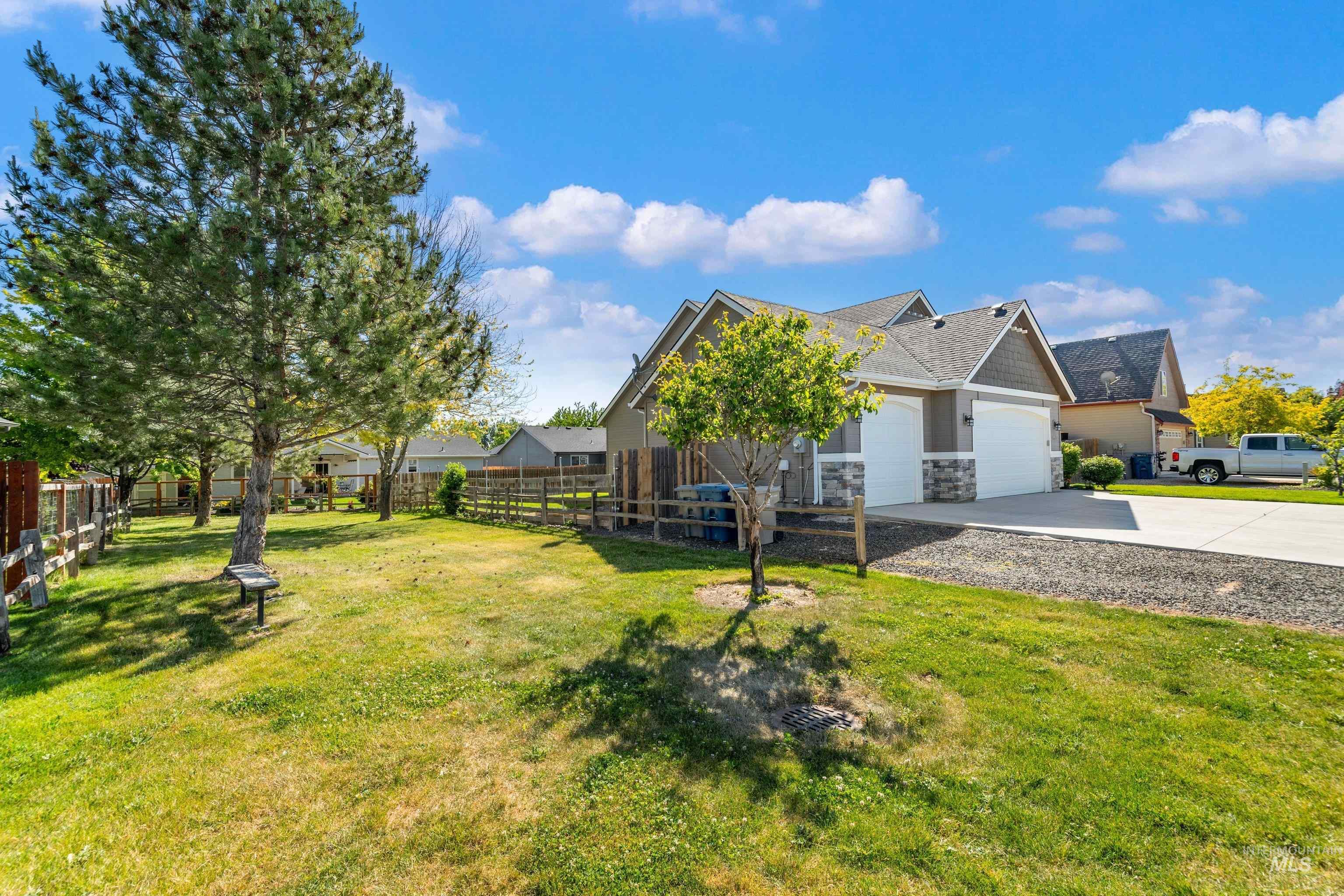 808 Brampton Dr, Caldwell, Idaho 83605, 3 Bedrooms, 2.5 Bathrooms, Residential For Sale, Price $425,000,MLS 98988726