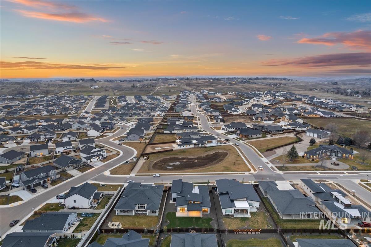 9967 W Bouvardia St, Star, Idaho 83669, 3 Bedrooms, 3.5 Bathrooms, Residential For Sale, Price $1,074,900,MLS 98988727