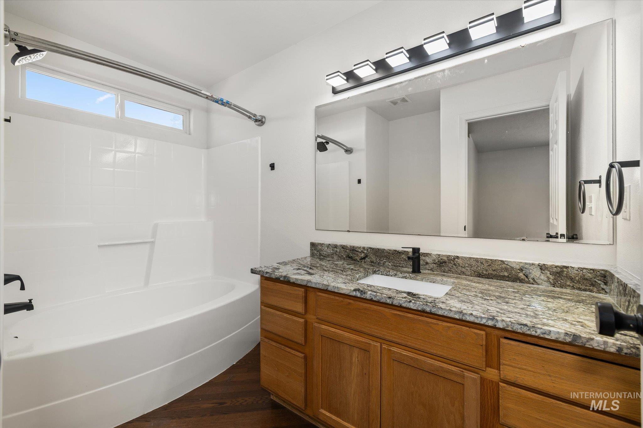 534 W. Mulberry Loop, Nampa, Idaho 83686, 3 Bedrooms, 2 Bathrooms, Residential For Sale, Price $385,000,MLS 98988730