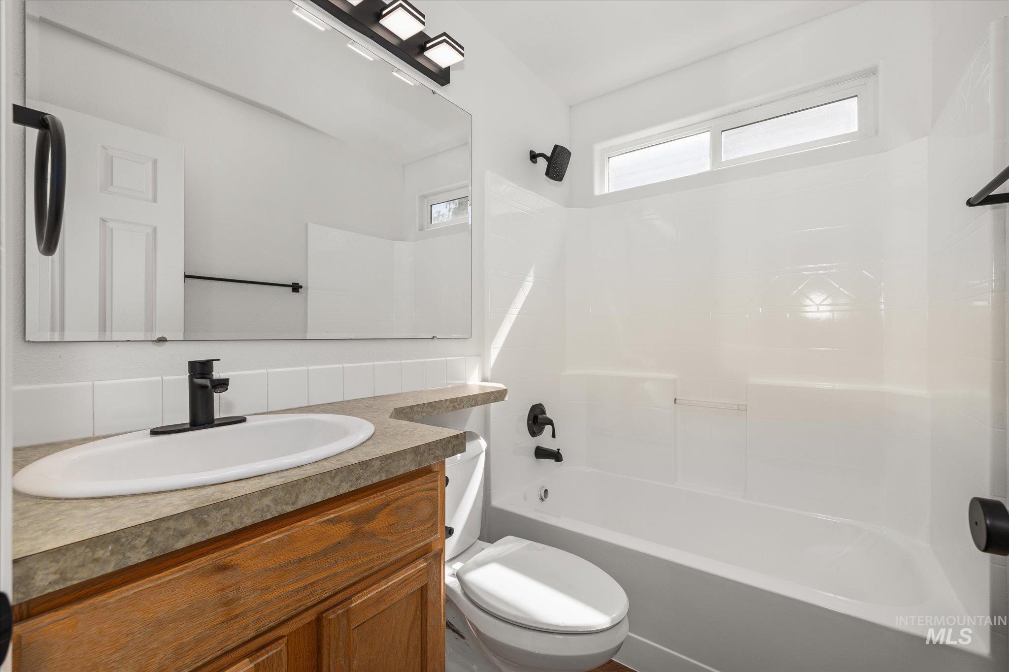 534 W. Mulberry Loop, Nampa, Idaho 83686, 3 Bedrooms, 2 Bathrooms, Residential For Sale, Price $385,000,MLS 98988730