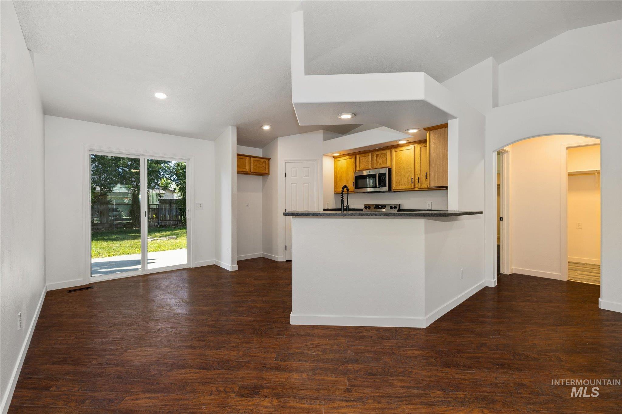 534 W. Mulberry Loop, Nampa, Idaho 83686, 3 Bedrooms, 2 Bathrooms, Residential For Sale, Price $385,000,MLS 98988730