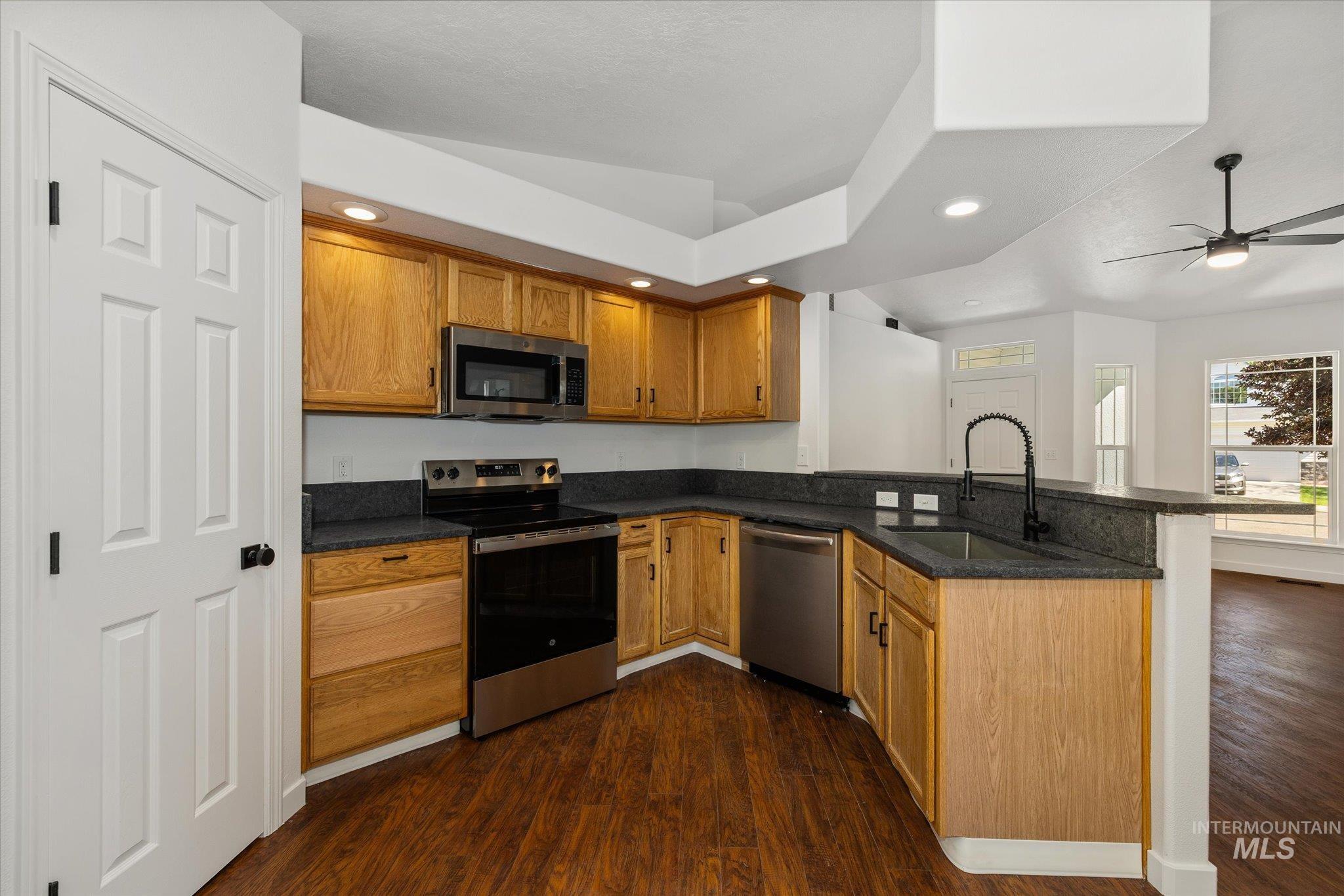 534 W. Mulberry Loop, Nampa, Idaho 83686, 3 Bedrooms, 2 Bathrooms, Residential For Sale, Price $385,000,MLS 98988730