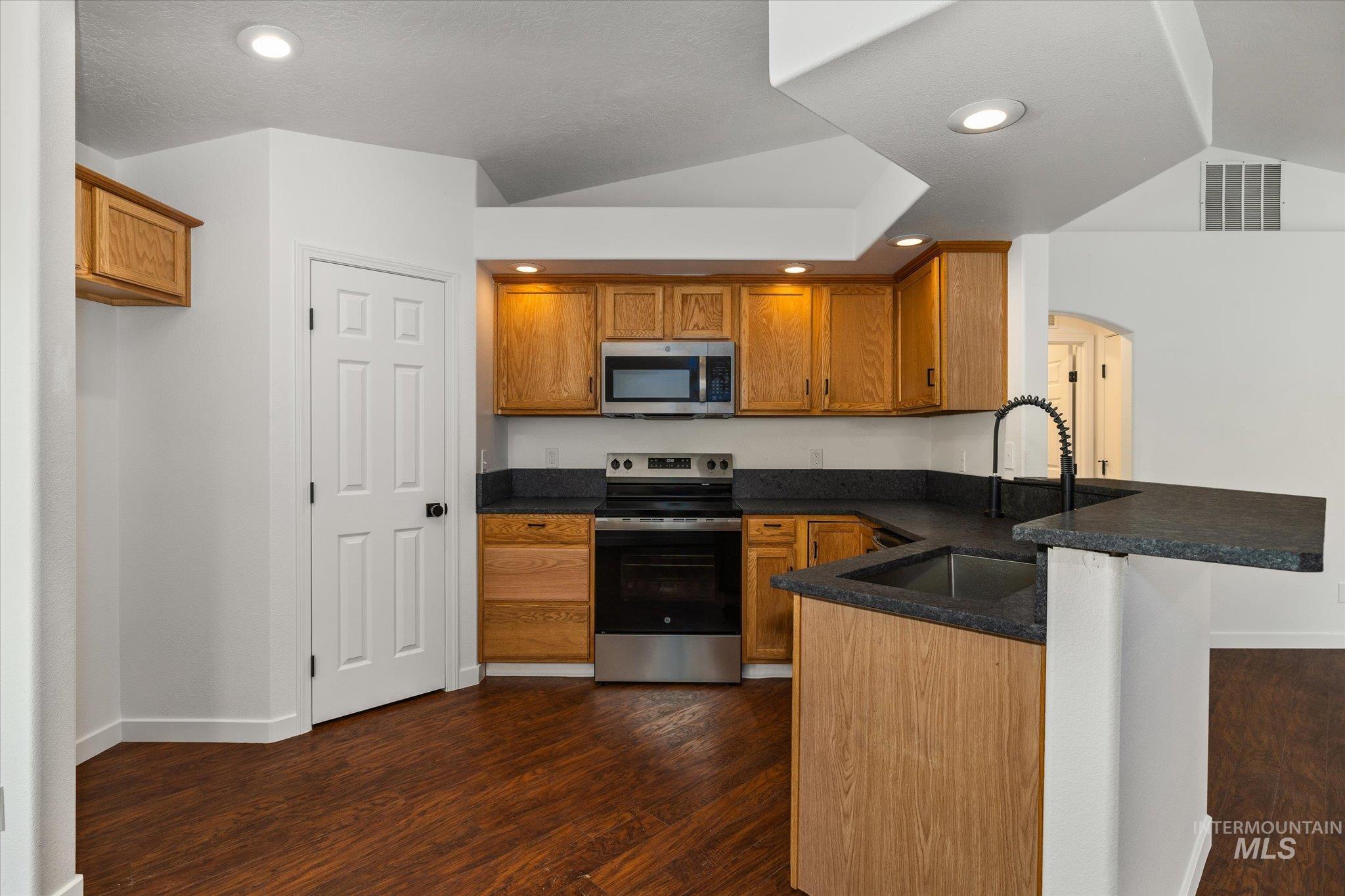 534 W. Mulberry Loop, Nampa, Idaho 83686, 3 Bedrooms, 2 Bathrooms, Residential For Sale, Price $385,000,MLS 98988730