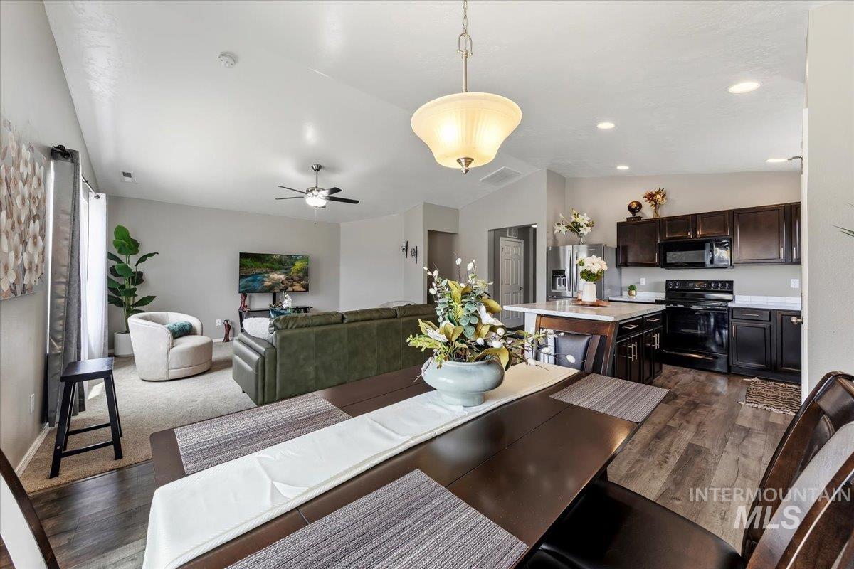 16577 Dawson Ave., Caldwell, Idaho 83607, 3 Bedrooms, 2 Bathrooms, Residential For Sale, Price $410,000,MLS 98988733