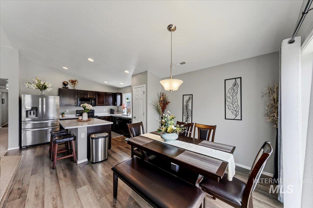 16577 Dawson Ave., Caldwell, Idaho 83607, 3 Bedrooms, 2 Bathrooms, Residential For Sale, Price $410,000,MLS 98988733