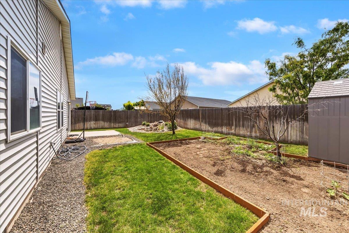 16577 Dawson Ave., Caldwell, Idaho 83607, 3 Bedrooms, 2 Bathrooms, Residential For Sale, Price $410,000,MLS 98988733