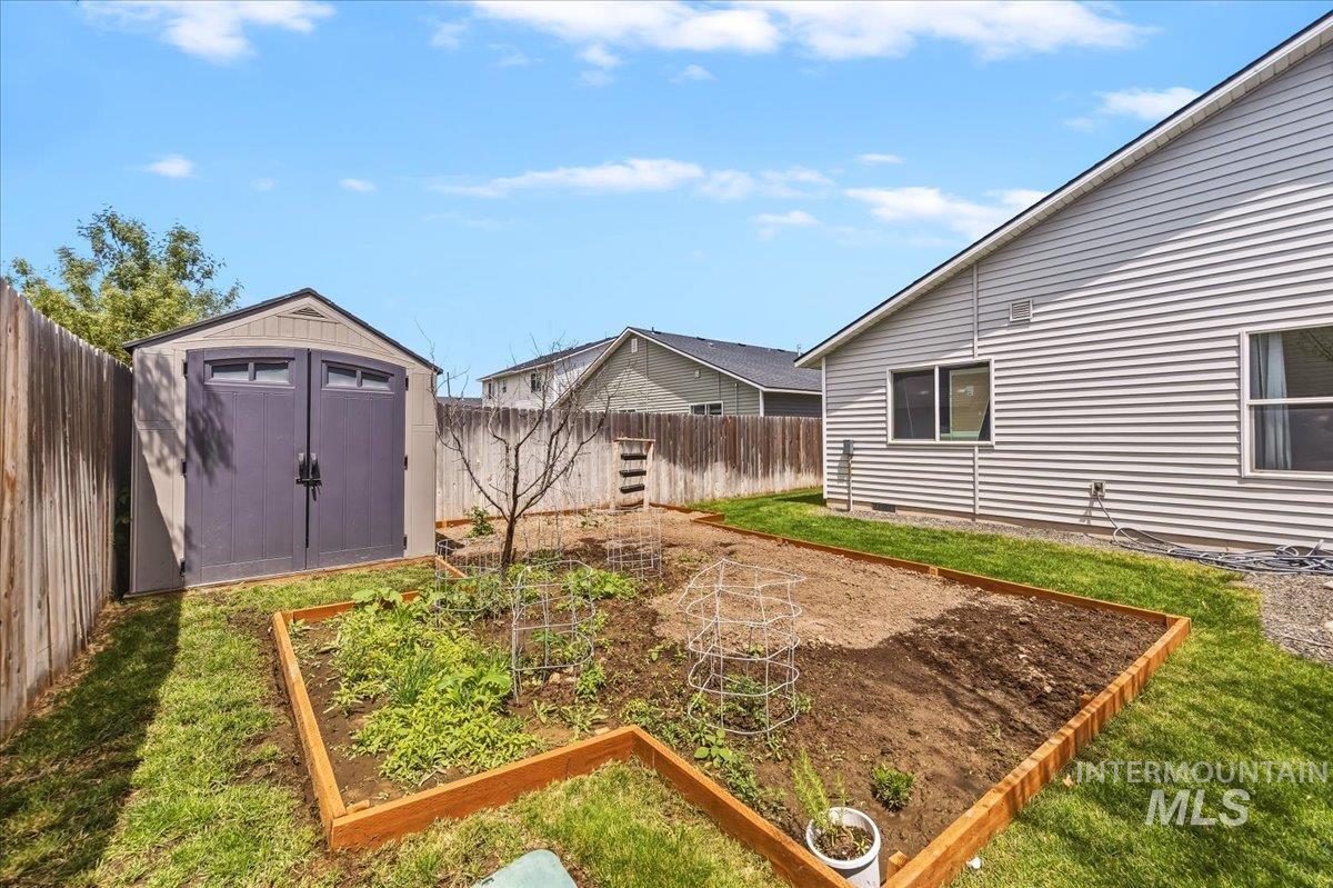 16577 Dawson Ave., Caldwell, Idaho 83607, 3 Bedrooms, 2 Bathrooms, Residential For Sale, Price $410,000,MLS 98988733