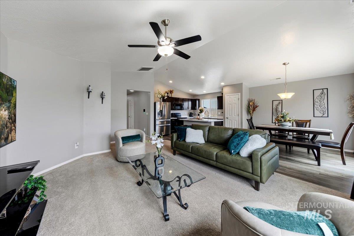 16577 Dawson Ave., Caldwell, Idaho 83607, 3 Bedrooms, 2 Bathrooms, Residential For Sale, Price $410,000,MLS 98988733