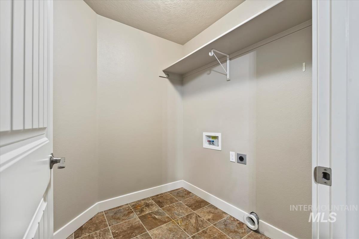 927 E Lockhart Ln, Meridian, Idaho 83646, 3 Bedrooms, 2 Bathrooms, Residential For Sale, Price $424,000,MLS 98988735