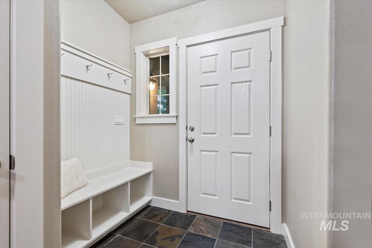 927 E Lockhart Ln, Meridian, Idaho 83646, 3 Bedrooms, 2 Bathrooms, Residential For Sale, Price $424,000,MLS 98988735