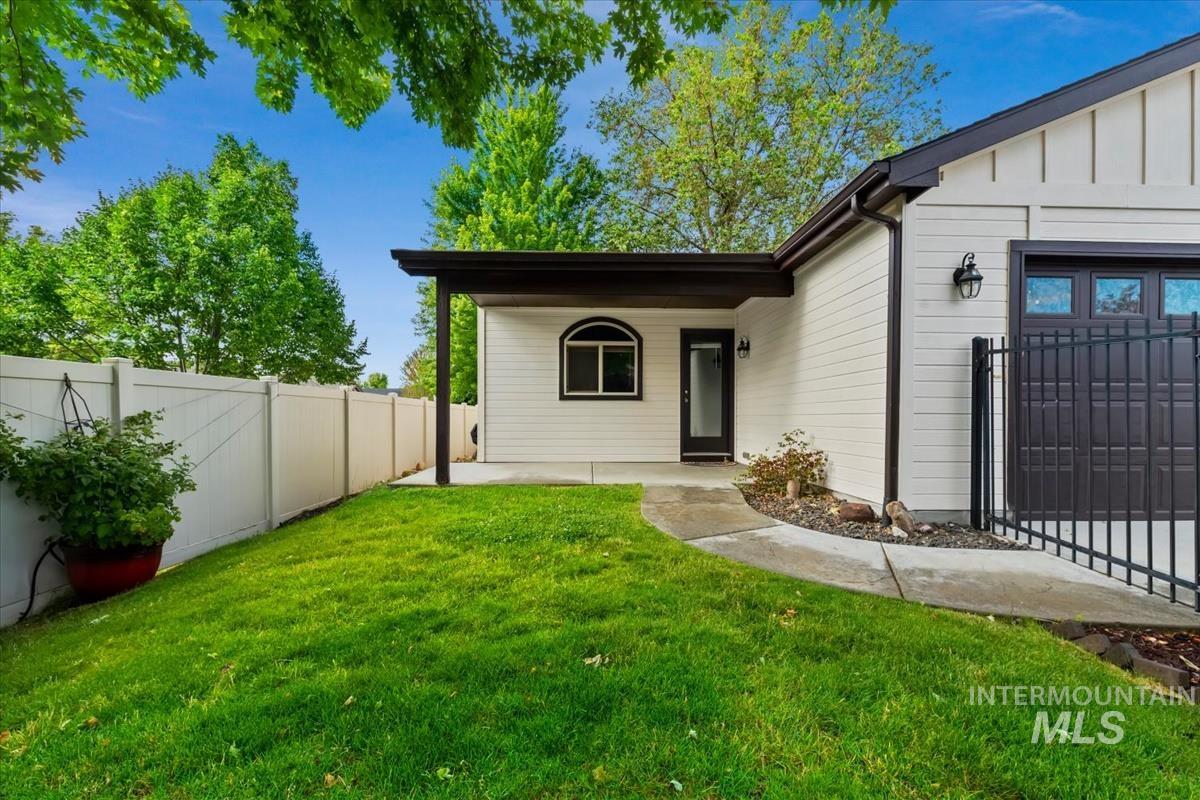 927 E Lockhart Ln, Meridian, Idaho 83646, 3 Bedrooms, 2 Bathrooms, Residential For Sale, Price $424,000,MLS 98988735