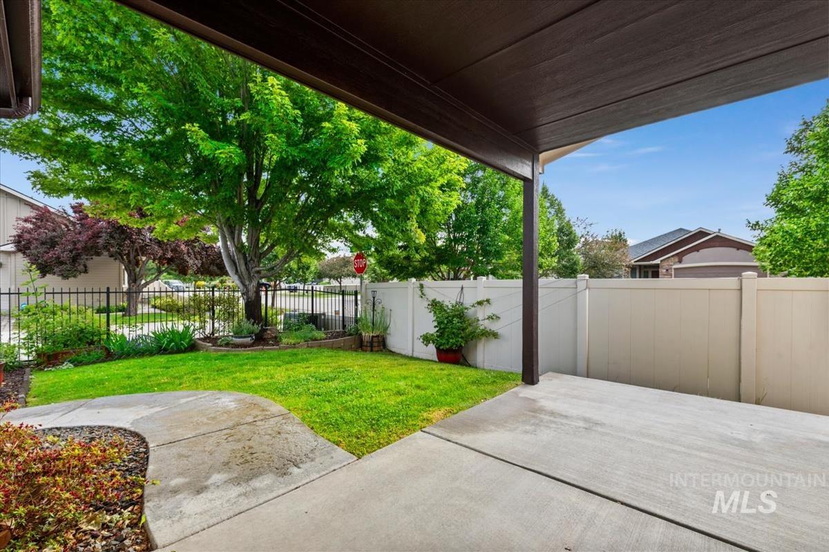 927 E Lockhart Ln, Meridian, Idaho 83646, 3 Bedrooms, 2 Bathrooms, Residential For Sale, Price $424,000,MLS 98988735