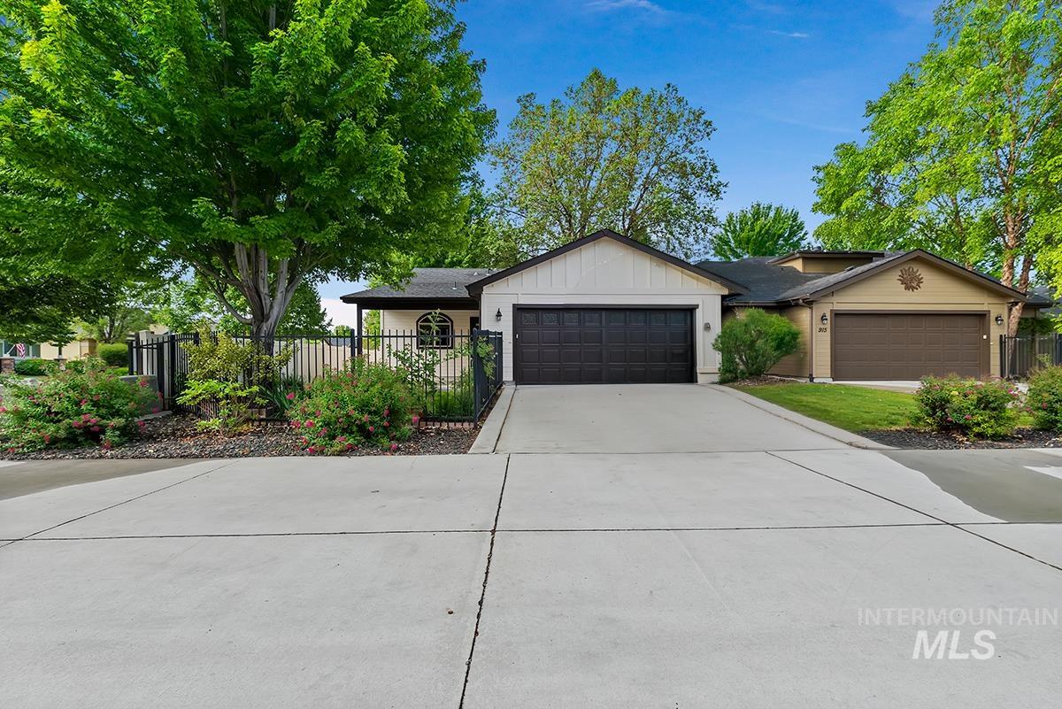 927 E Lockhart Ln, Meridian, Idaho 83646, 3 Bedrooms, 2 Bathrooms, Residential For Sale, Price $424,000,MLS 98988735