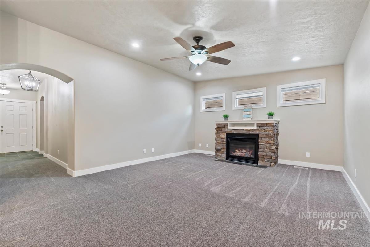 927 E Lockhart Ln, Meridian, Idaho 83646, 3 Bedrooms, 2 Bathrooms, Residential For Sale, Price $424,000,MLS 98988735