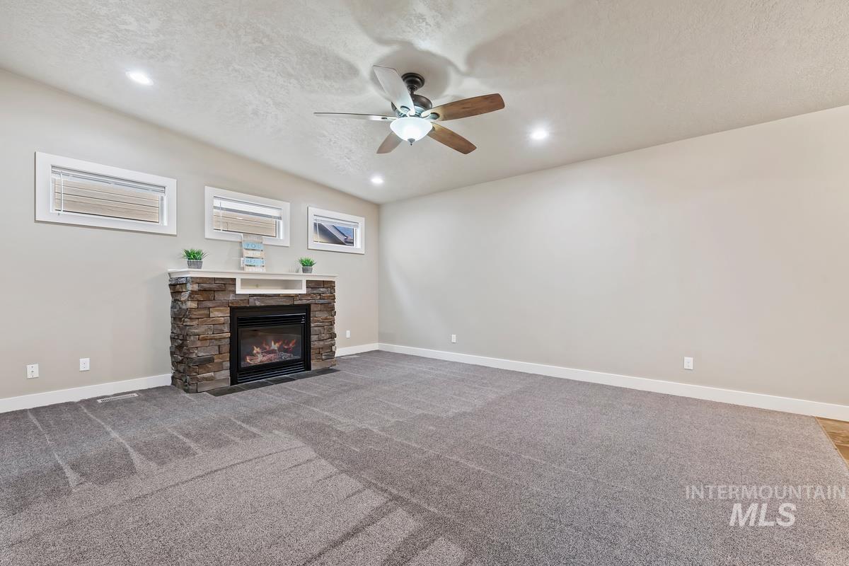 927 E Lockhart Ln, Meridian, Idaho 83646, 3 Bedrooms, 2 Bathrooms, Residential For Sale, Price $424,000,MLS 98988735