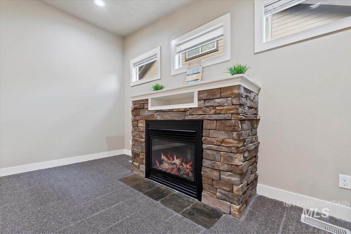 927 E Lockhart Ln, Meridian, Idaho 83646, 3 Bedrooms, 2 Bathrooms, Residential For Sale, Price $424,000,MLS 98988735