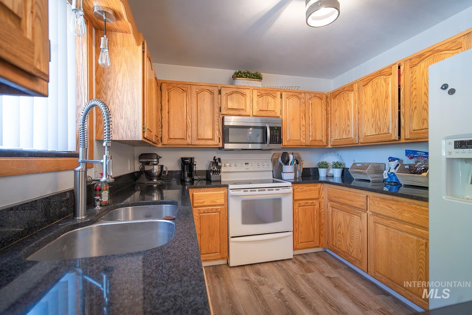 3713 18th st, Lewiston, Idaho 83501, 4 Bedrooms, 2 Bathrooms, Residential For Sale, Price $469,000,MLS 98988739
