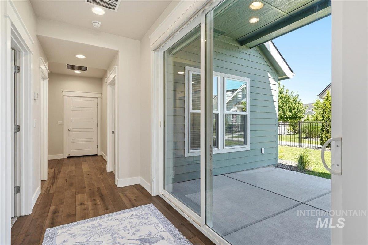 6231 N Vicenza Ave, Meridian, Idaho 83646, 3 Bedrooms, 2 Bathrooms, Residential For Sale, Price $574,900, 98988740