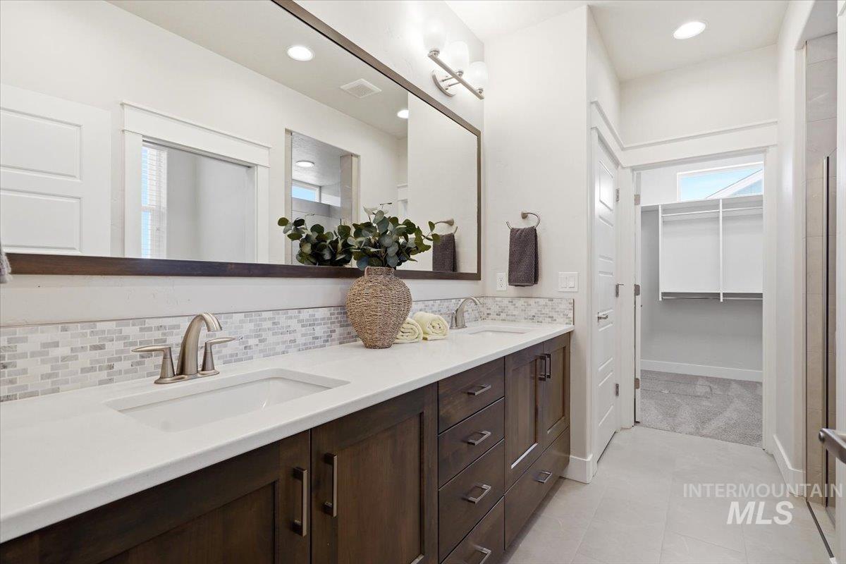 6231 N Vicenza Ave, Meridian, Idaho 83646, 3 Bedrooms, 2 Bathrooms, Residential For Sale, Price $574,900, 98988740