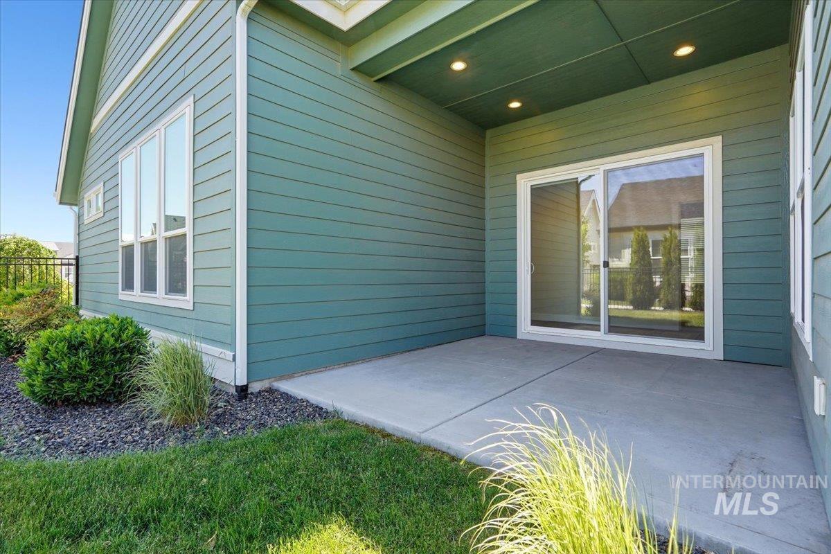 6231 N Vicenza Ave, Meridian, Idaho 83646, 3 Bedrooms, 2 Bathrooms, Residential For Sale, Price $574,900, 98988740