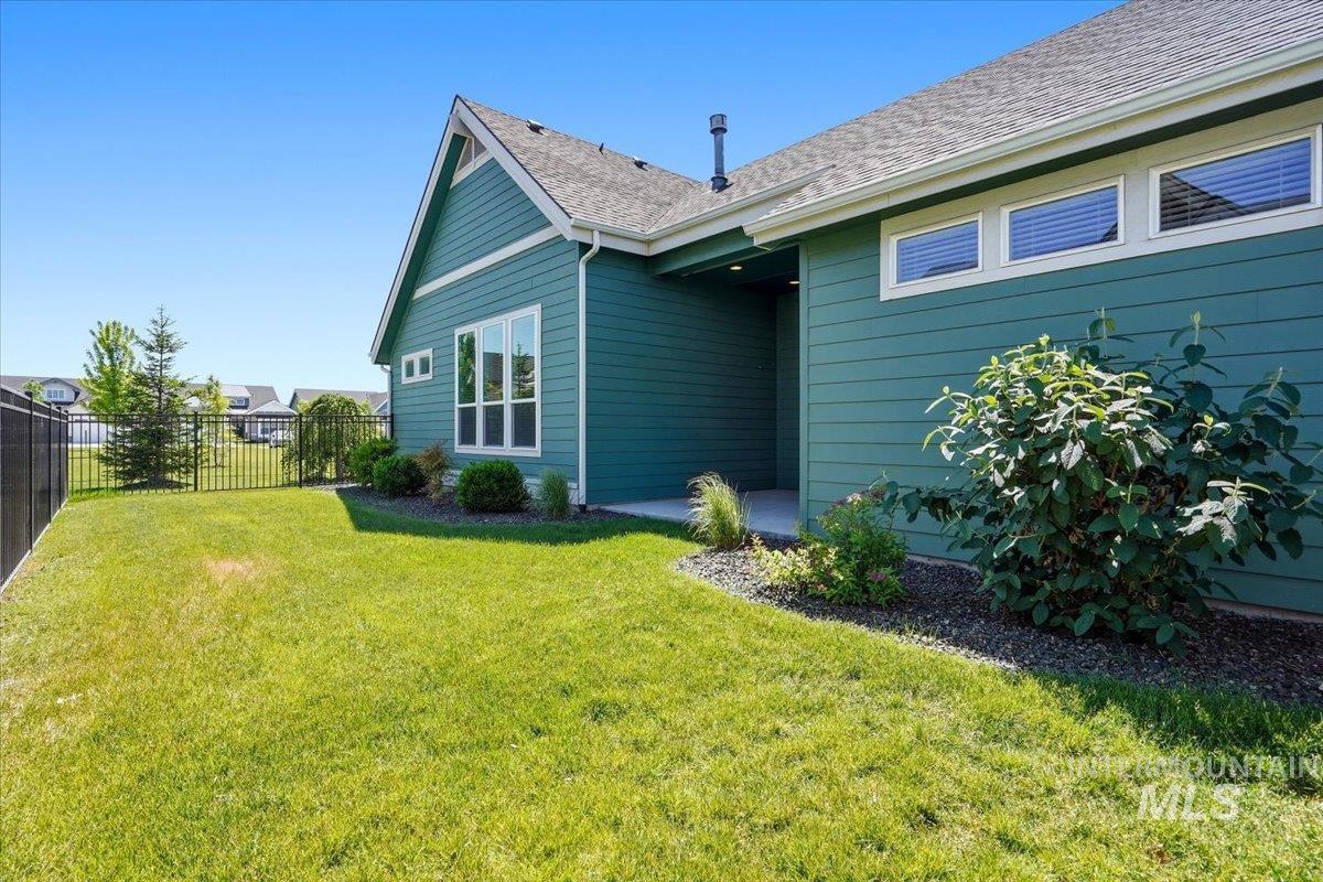 6231 N Vicenza Ave, Meridian, Idaho 83646, 3 Bedrooms, 2 Bathrooms, Residential For Sale, Price $574,900, 98988740