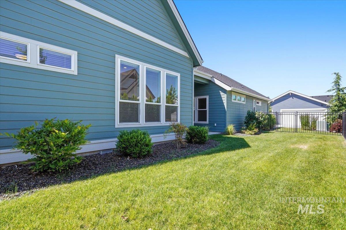 6231 N Vicenza Ave, Meridian, Idaho 83646, 3 Bedrooms, 2 Bathrooms, Residential For Sale, Price $574,900, 98988740