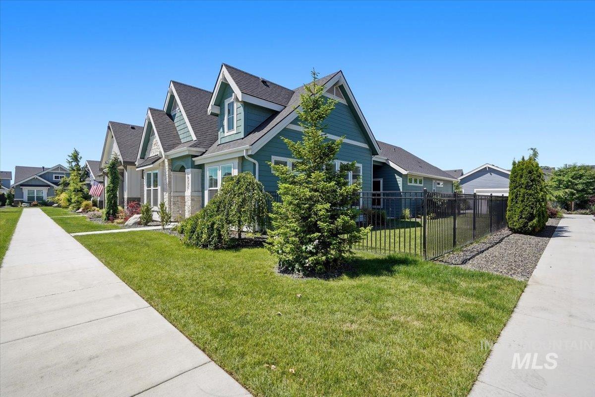 6231 N Vicenza Ave, Meridian, Idaho 83646, 3 Bedrooms, 2 Bathrooms, Residential For Sale, Price $574,900, 98988740