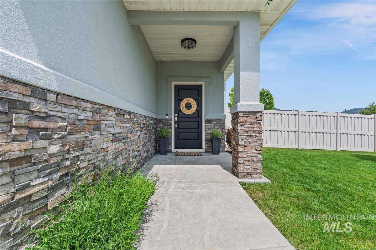 11592 W Shortcreek, Star, Idaho 83669, 5 Bedrooms, 2.5 Bathrooms, Residential For Sale, Price $699,900,MLS 98988742