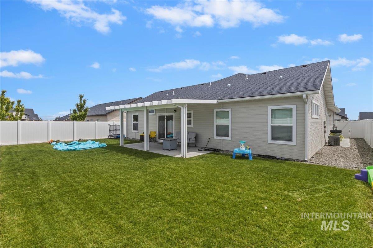 1742 Houston St, Twin Falls, Idaho 83301-0283, 3 Bedrooms, 2 Bathrooms, Residential For Sale, Price $359,900,MLS 98988747